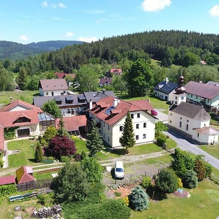 Pension Cervena Hotel Kasperske Hory Buitenkant foto